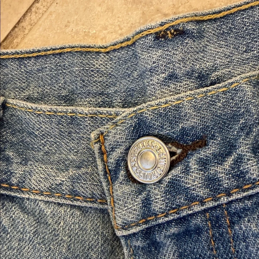 Levi’s 550 denim shorts - 34” waist - Picture 4 of 10
